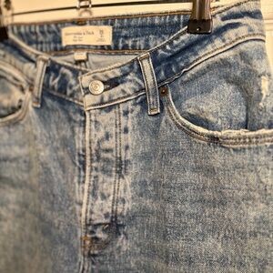 Abercrombie & Fitch Curve Love Dad Jeans High Rise Distressed 26S / 2S